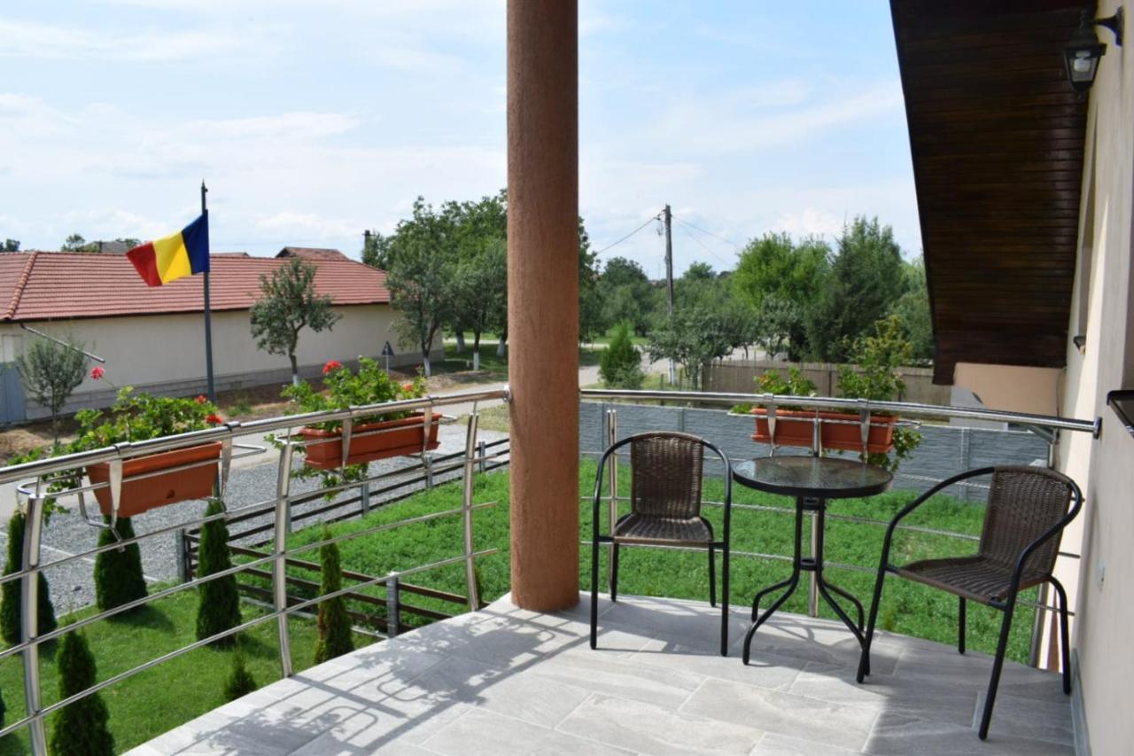 Pensiunea La Beny Cicir Exterior foto